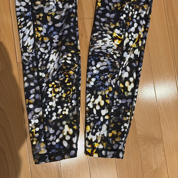 NWT Lululemon Speed Up Tight 28" *Full-On Luxtreme Metropolis Glow Multi -size 8 - Picture 15 of 16